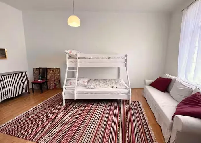Grossraeumige Altbauwohnung Nahe Zentrum شقة *