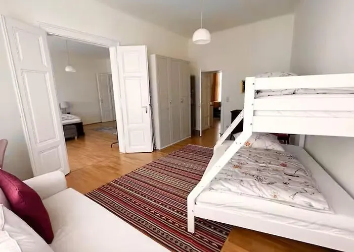 Grossraeumige Altbauwohnung Nahe Zentrum شقة *