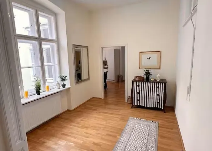 Grossraeumige Altbauwohnung Nahe Zentrum * فيينا